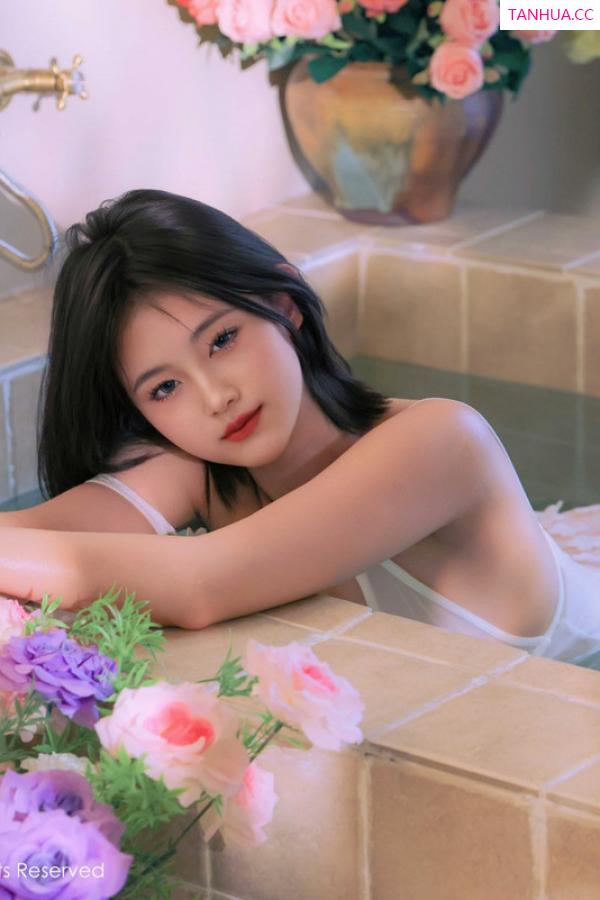   [XiuRen]高清写真图 2025.02.21 No.9920 小橘子orange 薄透连衣裙第40张图片